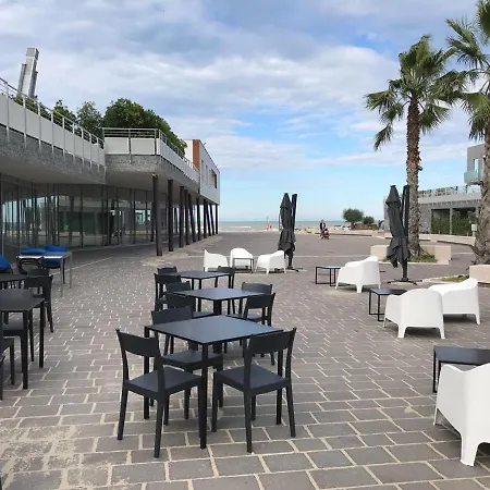 Front Sea Holidays Apartamento